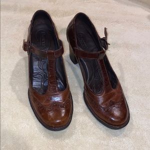 Oxford style heel